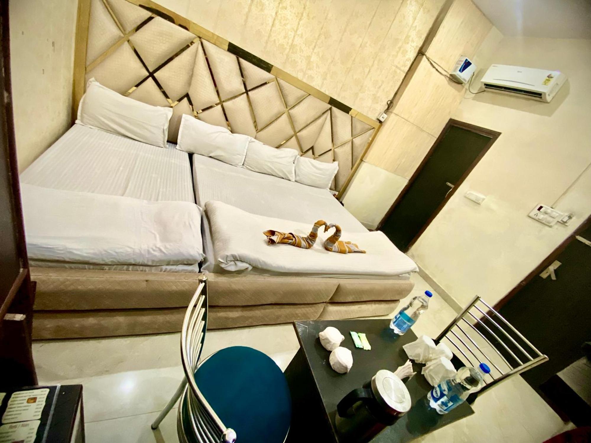 Hotel swaran Amritsar Exterior foto